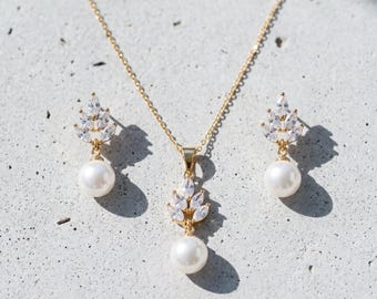 Freshwater Pearl Jewelry Set | Minimalist Pearl Necklace Earrings | Gold Leaf Bridal Wedding Jewelry | Bridesmaid Gift | Elegant Gift Her