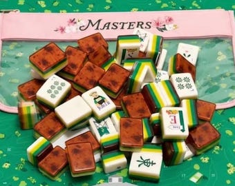 Golf and Wood Grain American Mahjong Set, 4-Layer Striped Acrylic Hand Play Mah Jongg Tiles, Portable Small American Mahjong Game Kit