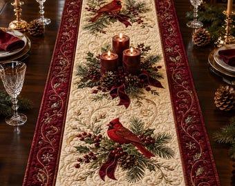 Tischläufer „Cardinal Christmas“ mit Steppmuster, festliche Winterbeeren-Dekoration