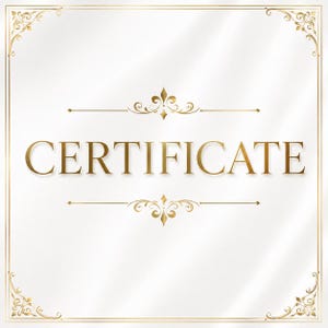 Könnte beinhalten: Eine rechteckige Zertifikatsvorlage mit weißem Hintergrund und goldenem Rand. Das Wort CERTIFICATE ist in goldenen Großbuchstaben in der Mitte gedruckt, flankiert von goldenen dekorativen Verzierungen oberhalb und unterhalb des Textes.