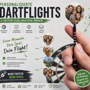 Könnte beinhalten: Ein personalisierter Dartflight mit vierseitigem Sublimationsdruck, der Fotos einer Familie, eines Hundes und einer Berglandschaft zeigt. Das Produkt ist mit deutschem Text versehen, darunter 'PERSONALISIERTE DARTFLIGHTS' und '4 SEITEN SUBLIMATION DRUCK'.