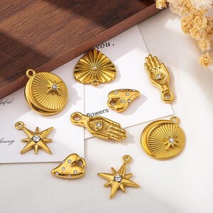 Colgantes Celestial Charms, Sol, Luna, Estrella, Corazón y Mano, Acero Inoxidable, Tono Dorado, para la Fabricación de Joyas