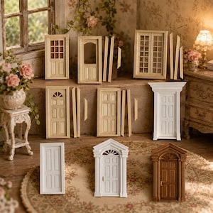 Puede incluir: Una colección de puertas y ventanas en miniatura para casas de muñecas en varios estilos, incluyendo acabados en madera natural, madera pintada de blanco y madera marrón oscuro. El set incluye puertas rectangulares y arqueadas.