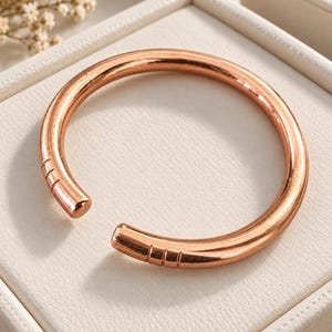 Bracciale rigido in rame massiccio puro, minimalista, regolabile, impilabile, gioiello ideale per alleviare l'artrite, regalo per lui.