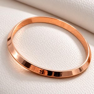 Bracciale rotondo impilabile in rame lucidato fatto a mano, gioiello massiccio, ampio e minimalista, Kada indiano