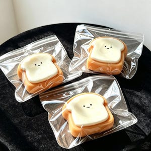 Realistic Toast Squishy, Slow Rising Fidget Toy, Stress Relief Squeeze Toy, Cute Bread Sensory Toy, Anxiety Relief Gift for Kids Adults