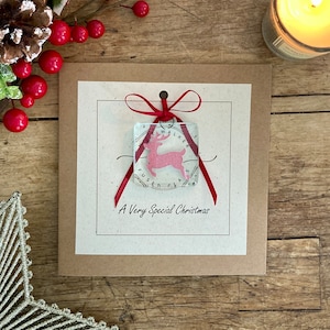 Noël très spécial. Carte faite à la main avec un renne rouge. Verre fondu souvenir pour toujours. Carte de Noël spéciale