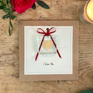 Te amo, tarjeta con atrapasueños/abrazo de bolsillo/recuerdo de vidrio desmontable, corazón rojo encapsulado en vidrio. Tarjeta personalizable 'Te amo'.
