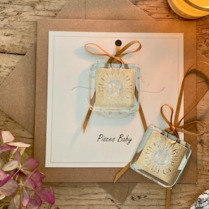 Tarjeta Zodiac personalizable con atrapasueños/recuerdo/abrazo de bolsillo desmontable. Signo zodiacal Cumpleaños, aniversario o celebración Piscis Bebé ORO