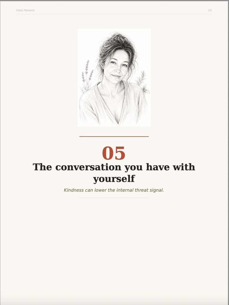Puede incluir: Una p&aacute;gina con un boceto a l&aacute;piz en blanco y negro de una persona con cabello ondulado, flanqueada por ramas de lavanda. Debajo de la ilustraci&oacute;n, el texto dice 05, The conversation you have with yourself, y Kindness can lower the internal threat signal.