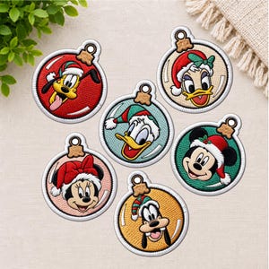 Broderad julgranskulor med Musse Pigg och vänner, stryk-på-applikation för Disney-ornament, sy-på-märken för tomtehatt, accessoar för familjesemester