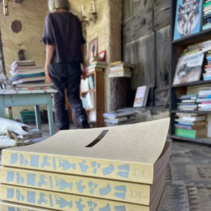 Libro- contiene Reportage sulla Biblio - in Italiano - CTRL MAGAZINE - 2023 - ultime copie Ex Libris Biblioteca del Lupo - carte postale gratuite