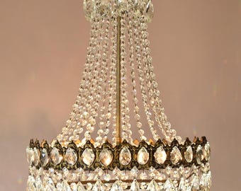 Lampadario in ottone anticato con cristalli, realizzato a mano: illuminazione in stile Impero francese (esente da dazi doganali)