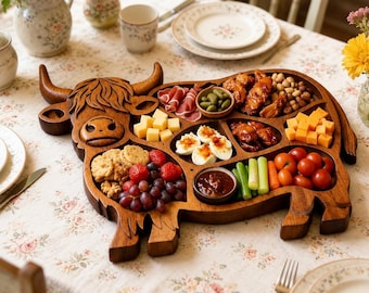 Highland Cow Wooden Serving Platter, Rustic Farmhouse Charcuterie Board, Cheese Tray