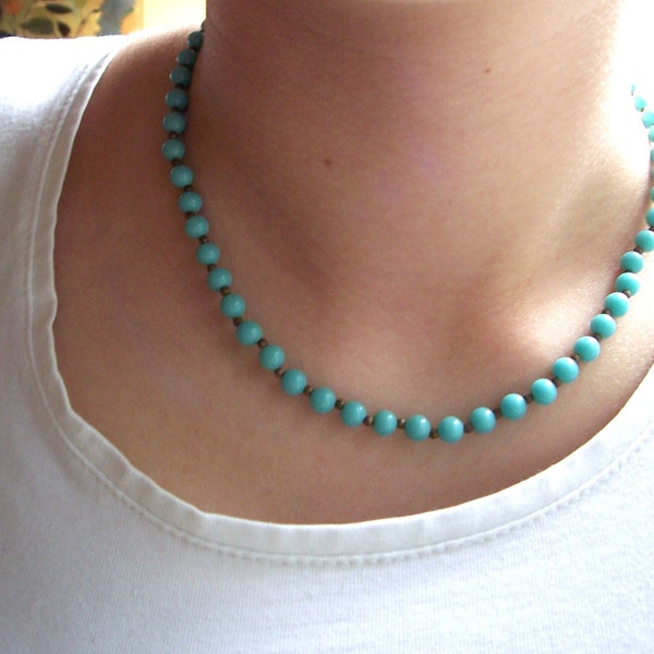 Vintage Turqouise Milk Glass Necklace