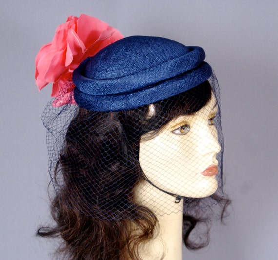 1940s Style Veiled Turban Pillbox Hat with Carnat… - image 4