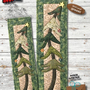 Könnte beinhalten: Ein Muster für einen Weihnachtsbaum-Patchworkblock. Der Block ist 15,24 cm x 50,8 cm groß und zeigt einen grünen Baum mit braunen Ästen und roten und gelben Ornamenten. Das Muster ist mit "Weihnachtsbaum" beschriftet und als Anfängerniveau gekennzeichnet. Das Muster ist mit einem Knopfpaket erhältlich.