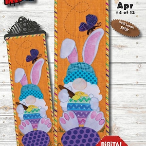 Peut inclure: Un modèle numérique pour un gnome habillé en lapin de Pâques tenant un œuf décoré. Le gnome porte un chapeau bleu et blanc, une chemise blanche et des oreilles de lapin roses. Le motif mesure 15,2 cm sur 50,8 cm et fait partie de la série Monthly Minis #14 appelée "Gnomes Thru The Year".