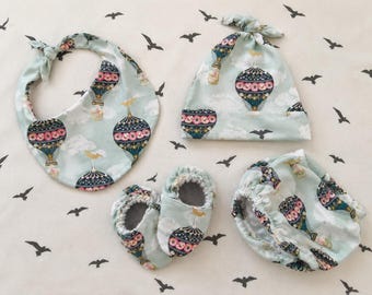 Hot Air Balloon Print Baby Clothing Set – 4 Piece Gift, Hat, Booties, Bib, Diaper Cover