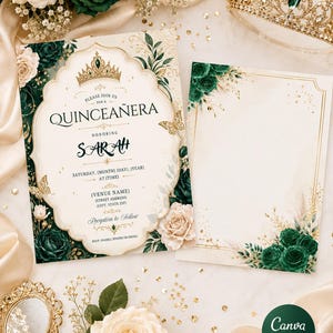 Peut inclure: Un modèle d'invitation pour Quinceañera orné de roses vert émeraude et crème, de papillons dorés et d'une couronne dorée. Le texte indique : Please join us for a Quinceañera honoring Sarah, avec des espaces pour la date, l'heure et le lieu.