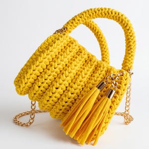 Crochet Handbag Pattern – Structured T-Shirt Yarn Purse with Rounded Handles (PDF Download)
