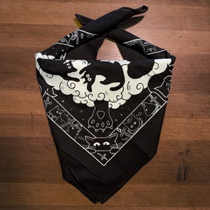 Pañuelo de gato negro de la suerte / Paño de altar de algodón con motivos de brujería / Pañuelo para la cabeza inspirado en el tarot / Regalo pagano hecho a mano para amantes de los gatos imagen 8