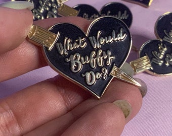 Emaille pin Vampire Slayer | WWBD zwart hart, gothic feministische badge