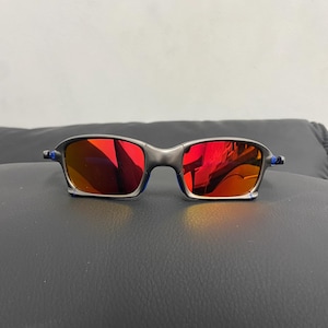 Vintage Oakley Square X-Metal solglasögon med polerade rubinröd linser, grå bågar