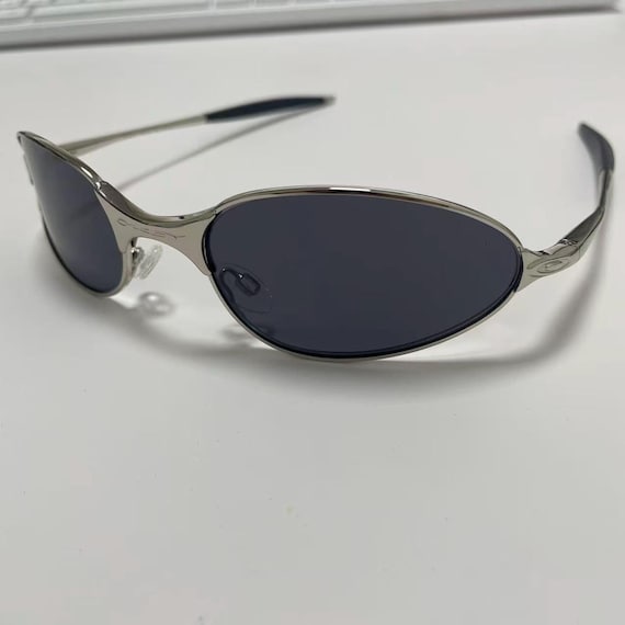 Vintage Oakley E Wire Cat-eye Polarized Sunglasses Titanium Sliver