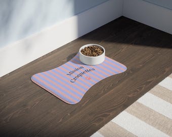 Alfombrilla para comederos de mascotas Mission Croquettes | Estampado de pata a rayas rosas y lavanda