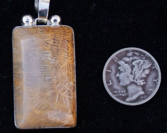 pendente corallo fossile