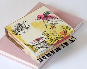 Estuche para 10 DVD, porta CD hecho a mano con portadas de álbumes recicladas y cartulina.