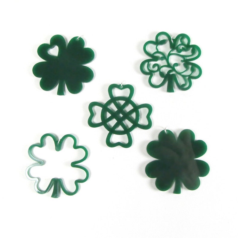 5 Green Shamrock Celtic Pendants for Necklaces Green Acrylic Shamrocks with Gift Box 画像 2