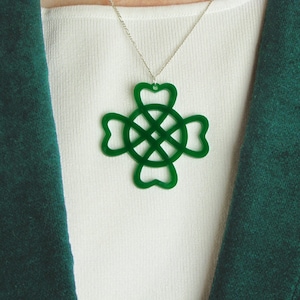 5 Green Shamrock Celtic Pendants for Necklaces Green Acrylic Shamrocks with Gift Box 画像 1