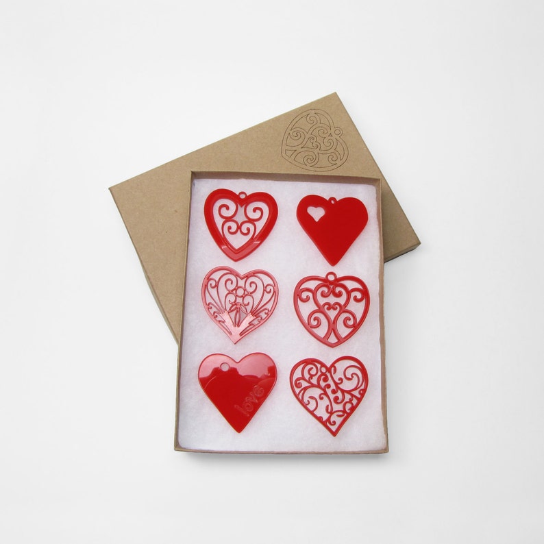 Decoraciones de corazón de boda de acrílico rojo opaco con caja de regalo imagen 2