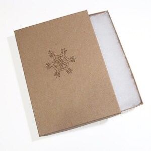 Petits ornements en flocons de neige en acrylique blanc avec boîte cadeau, ensemble de 6 image 4