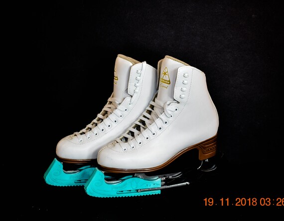 womens ice skates size 6