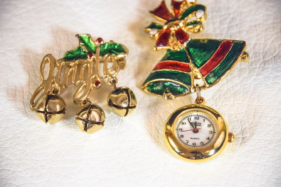 Silk Scarf Buckle Coat Western Ornament Badge Christmas New Year Gift Bronze Pin Red Rhinestone Bee Brooch