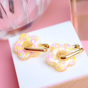 Interchangeable Isabelle lemonade epoxy resin hoop earrings | Glittery flower earrings | Handmade jewelry France
