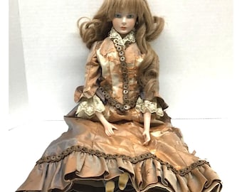 Antique ドール　special set Vintage Porcelain Doll 70s With Vintage Box - Wardrobe, Vintage
