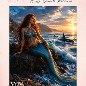 Puede incluir: Un patrón de punto de cruz titulado Mermaid in the waves (Sirena entre olas) que muestra a una sirena de pelo largo con cola azul sentada en rocas oscuras junto al océano al atardecer, con una orca nadando cerca y el logotipo YBY abajo.