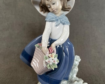 リヤドロ 6313 ロスト・イン・ドリームス Lladro 'lost in Dreams' Large Figurine (ref. 6313) – Designed by