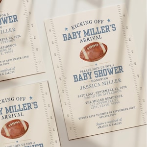 Puede incluir: Una invitación de baby shower color crema con temática de fútbol americano, texto azul y una ilustración de balón de fútbol en acuarela. El diseño incluye un borde de línea de yardas y el texto Kicking Off Baby Miller's Arrival.