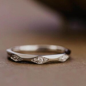 14K Solid Gold Geometric Faceted Wedding Band Ring, Geometric Patterned Stacking Ring, Minimalist Layering Band, Rhombus Facet Marriage Band