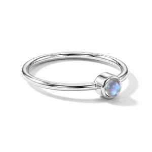 Anillo delicado de piedra lunar de plata de ley 925, minimalista, apilable, con engaste redondo y piedra lunar arcoíris. Anillo de promesa delicado, regalo para ella.