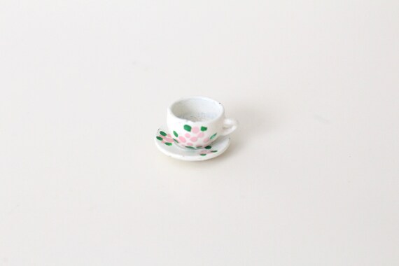 2x Dolls House Miniature Hint Of Pink Ceramic Cup And Saucers 