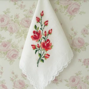 HANDKERCHIEF, Vintage Embroidered Pink Rose Handkerchief – Scalloped Lace Edge White Cotton Hanky