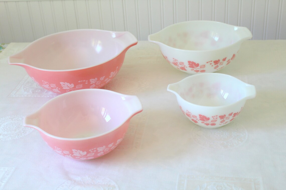Pyrex Bowls Mid Century Pyrex Mixing Bowl Set of 4 Pink Etsy