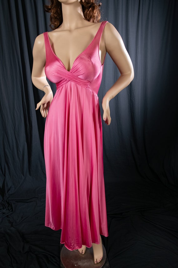 Vintage Olga Pink Rare Twist Top Nightgown Style 9240… Gem