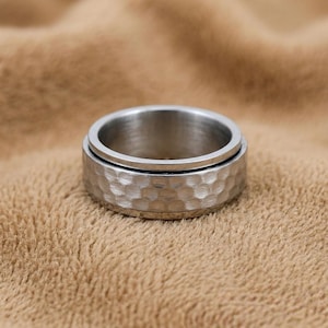 Anillo giratorio de plata esterlina martillada, anillo de meditación de banda ancha para la ansiedad